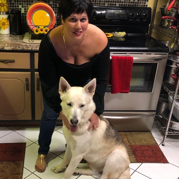 Meet your Posher, Joe and Beautiful Wife Belinda - Picture 2 of 4